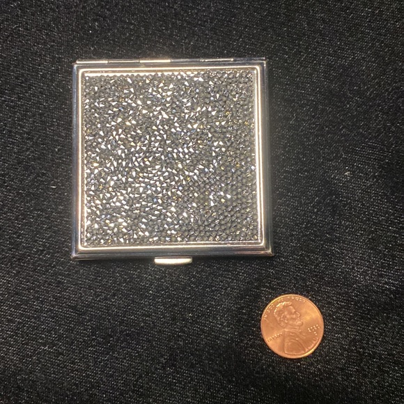 Swarovski graphite crystal compact mirror.💋 - Picture 2 of 7